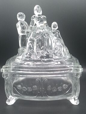 Vintage New Martinsville "Martha Washington" Glass Powder Jar/Trinket Box (B6)